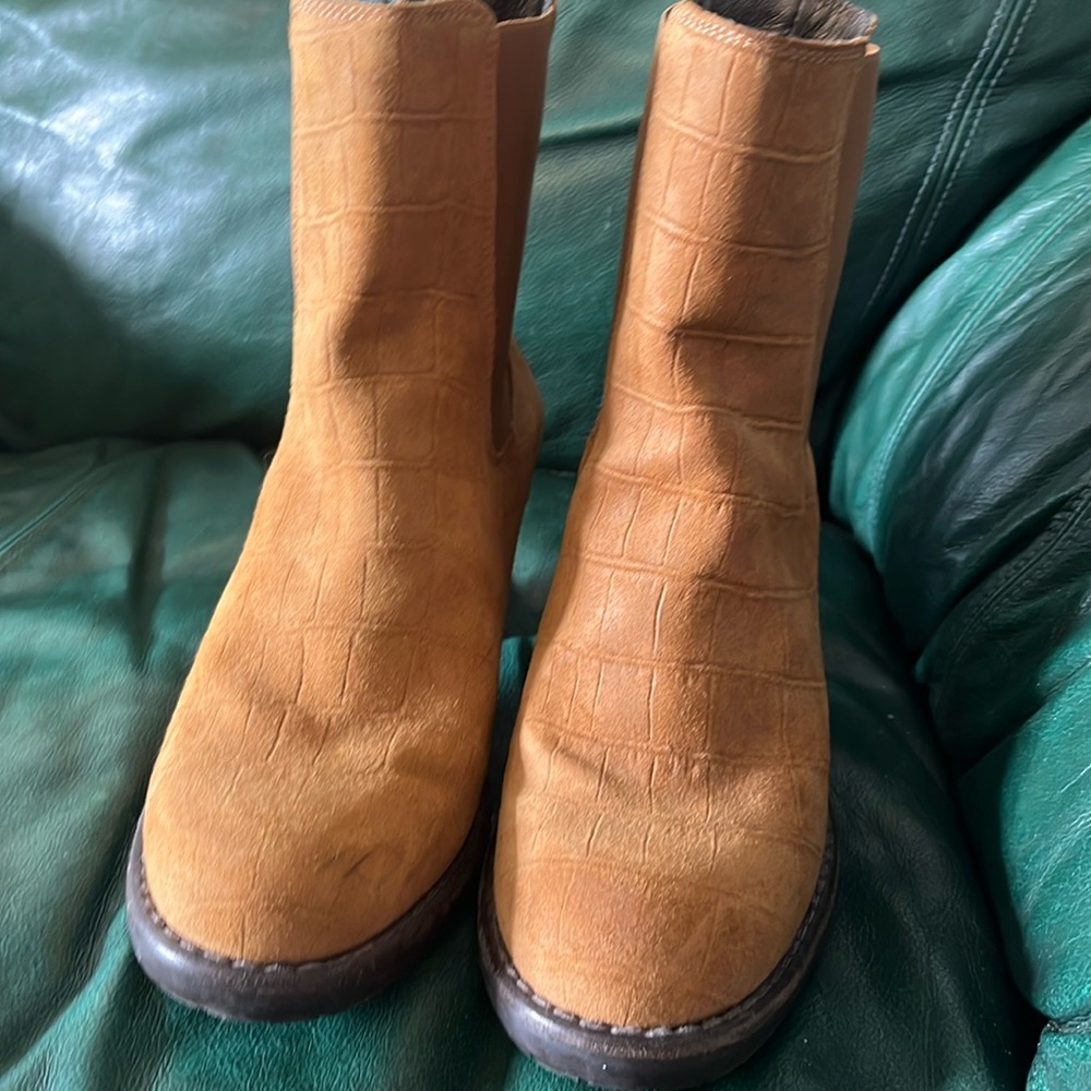 EUC~”SHABBIES” Brown Textured, patterned Genuine Suede Boots Size:41 (9.5 US)